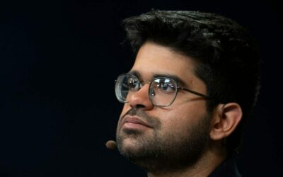 Az AI társalgó chatbotok veszélyei és jövője – Perplexity CEO véleménye