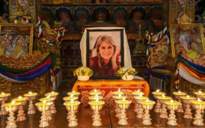 Richard Branson felesége emlékére rendezett megható bhutáni szertartás – Joan Templeman tisztelete