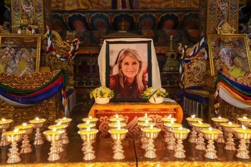 bhutani kiraly szerzetesek emlekmu szertartas tisztelet