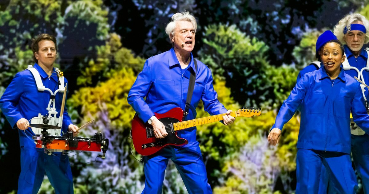 David Byrne Who Is the Sky turné zenei és színházi élmény david byrne koncert zene szinhaz vizualis elmenyek turne