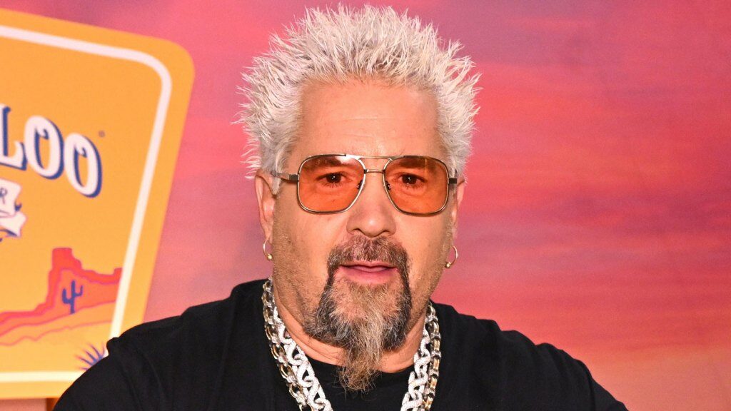 Guy Fieri baleset és a Flavor Town Food Fight forgatás kihívásai Guy Fieri baleset felépülés kreatív forgatás kulisszák