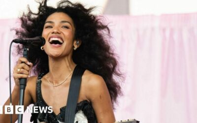 Olivia Dean harca a jegyüzérek ellen: rajongói visszatérítést kaptak a Ticketmastertől