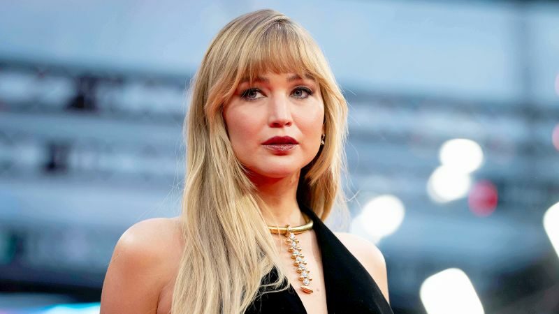 Jennifer Lawrence és új pszichológiai thrillerének TikTok promóciója Jennifer Lawrence pszichológiai thriller promóció tiktok kommentek viták