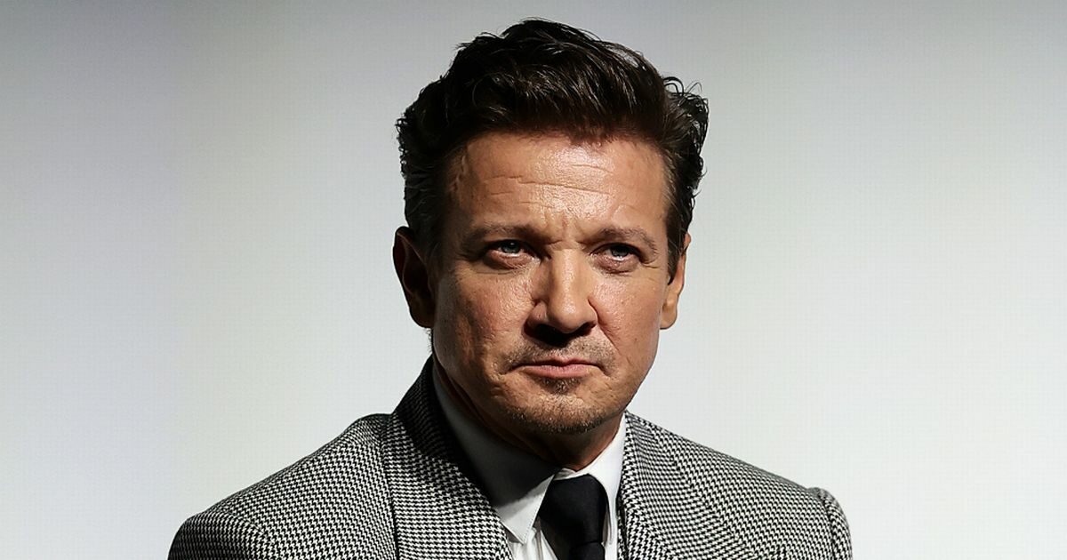 Jeremy Renner súlyos vádak és bevándorlási fenyegetések Jeremy Renner vitatott bevándorlási fenyegetések és projekt támogatás