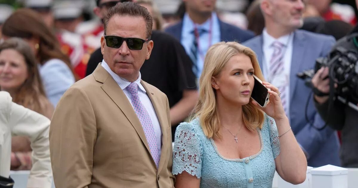 Karoline Leavitt és férje ritka pillanata a hálaadás ünnepén karoline leavitt ferj kapcsolata halasadas unnep kulonbseg