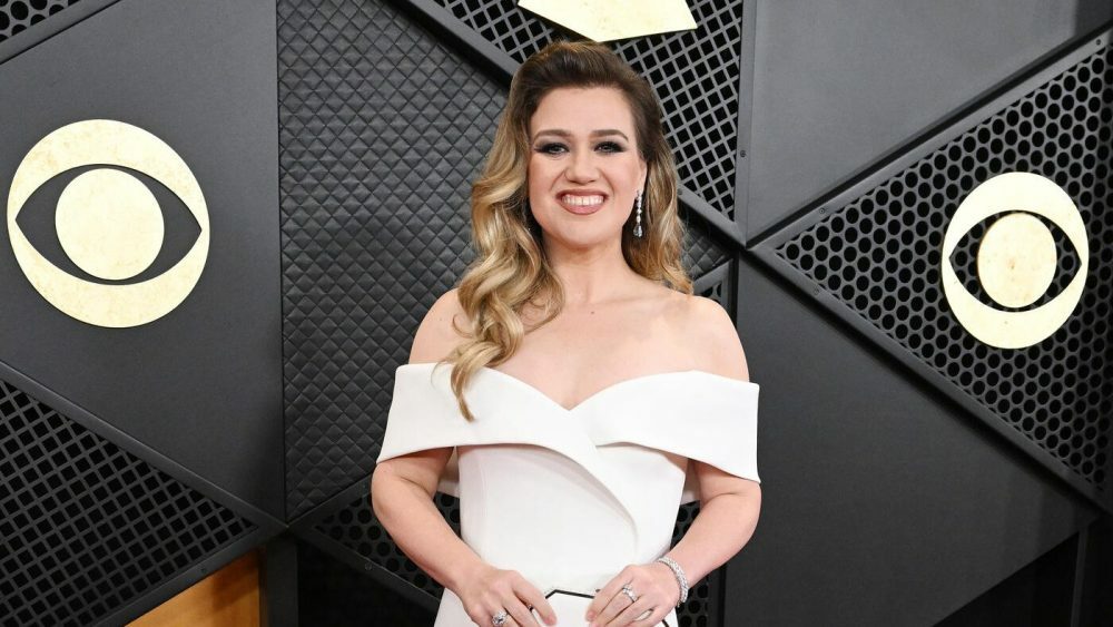 Kelly Clarkson és plasztikai műtét kényszerítés, személyes tragédiák Kelly Clarkson menedzser plasztikai műtét személyes tragédiák híresség