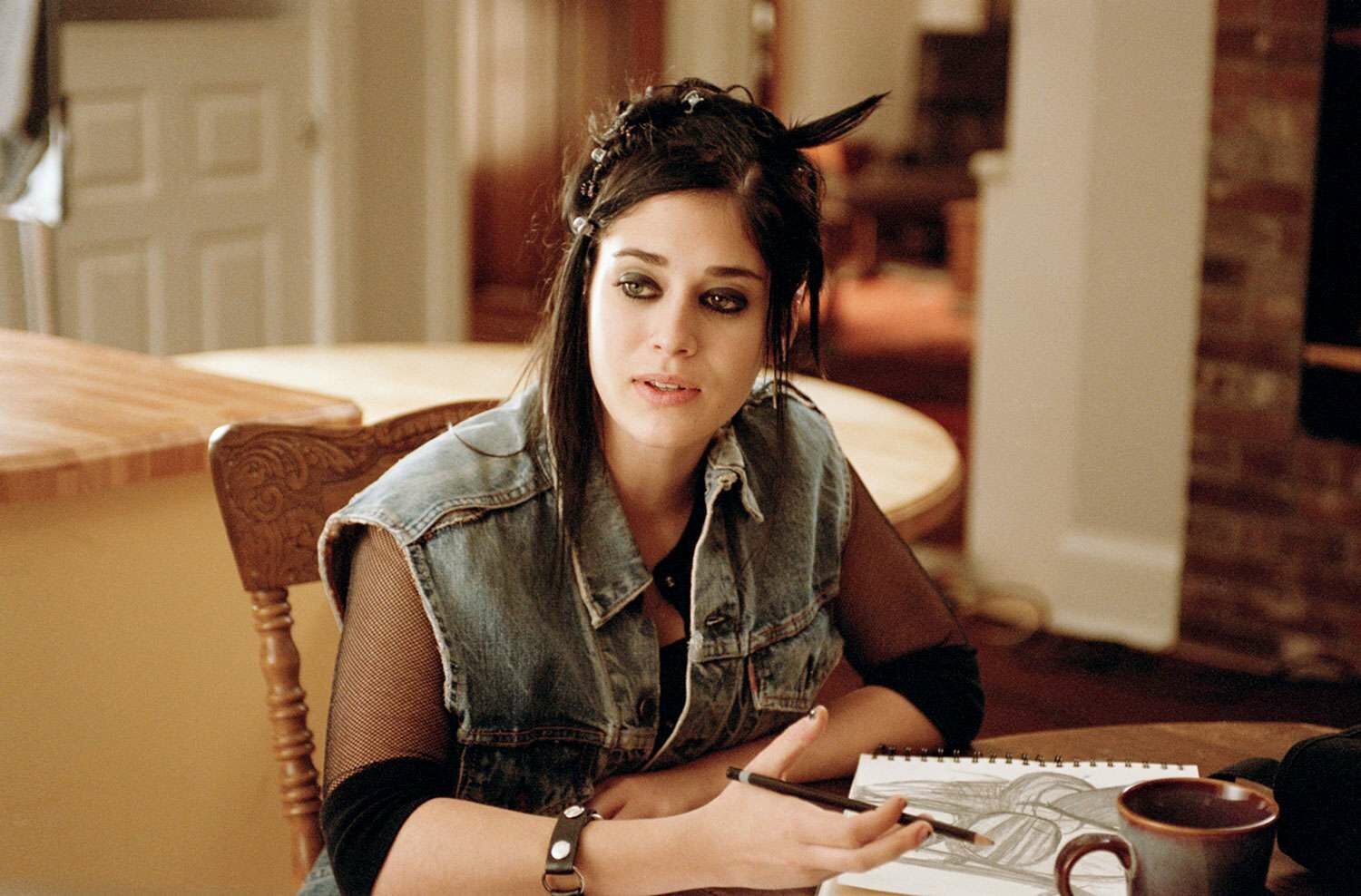 Lizzy Caplan Janis Ian szerepben a Középiskolás csajokban lizzy caplan szinesz janis ian szerep kozepiskolas csajok film