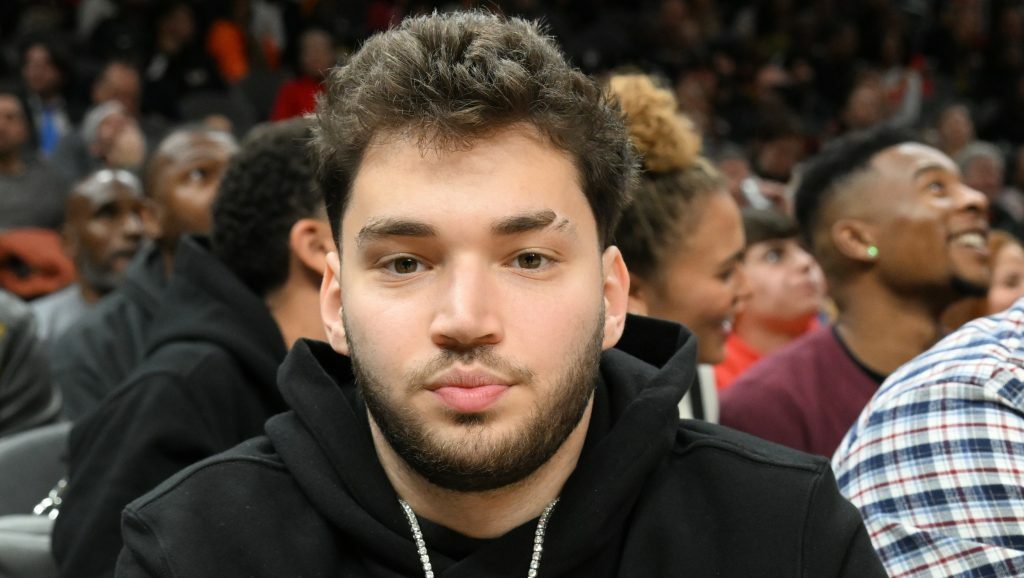 Adin Ross botrány és felelősségvállalás a közösségi médiában kozossegi-media vitak felelossegvallalas botranyok es kritikak