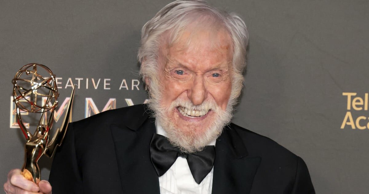 Dick Van Dyke karrier és család összeegyeztetése alkoholproblémákkal idős híresség karrier család alkoholprobléma küzdelem