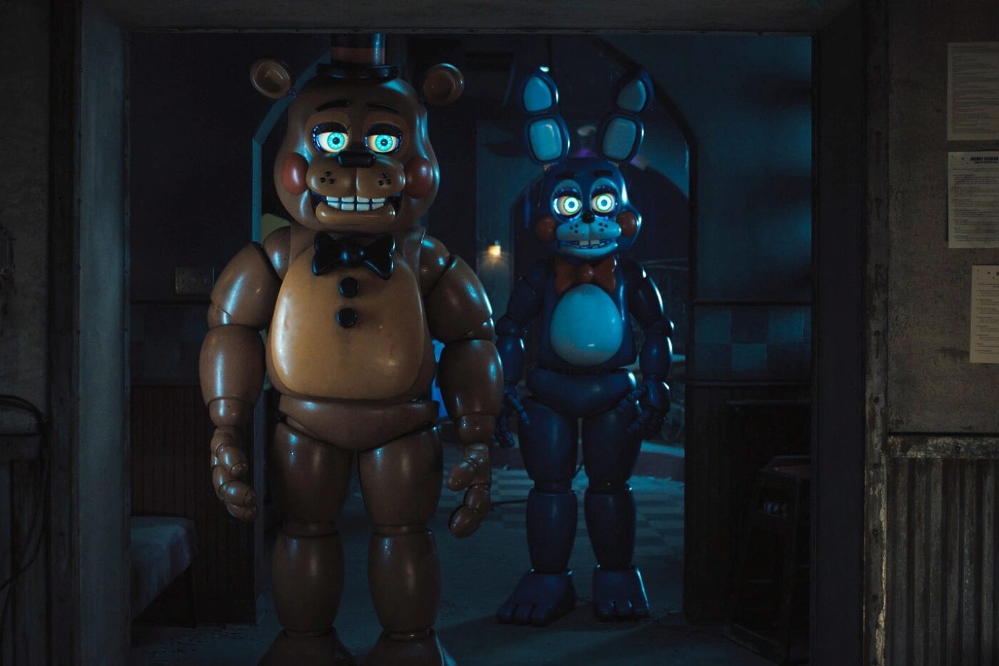Five Nights at Freddy’s 2 sötét és félelmetes horror film bemutató Five Nights at Freddy's 2 horror film animatronikusokkal és titkokkal