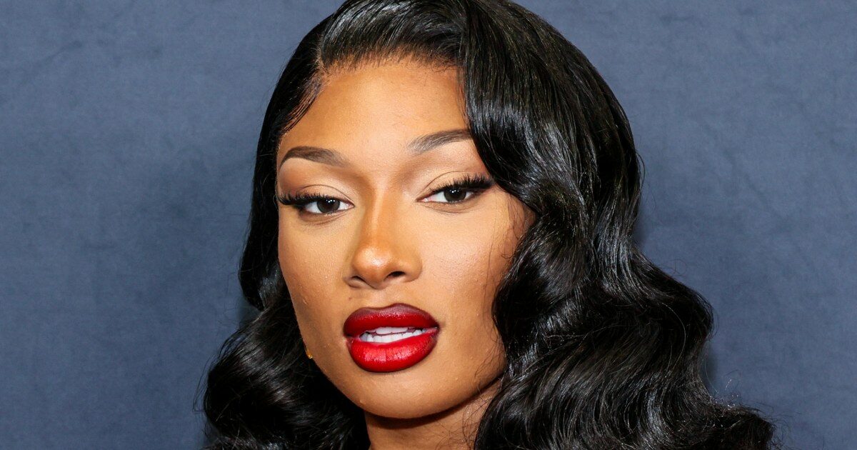 Megan Thee Stallion per és jogi védelem a 2020-as lövöldözés után megan thee stallion per jogi ugy vedelmi folyamatok