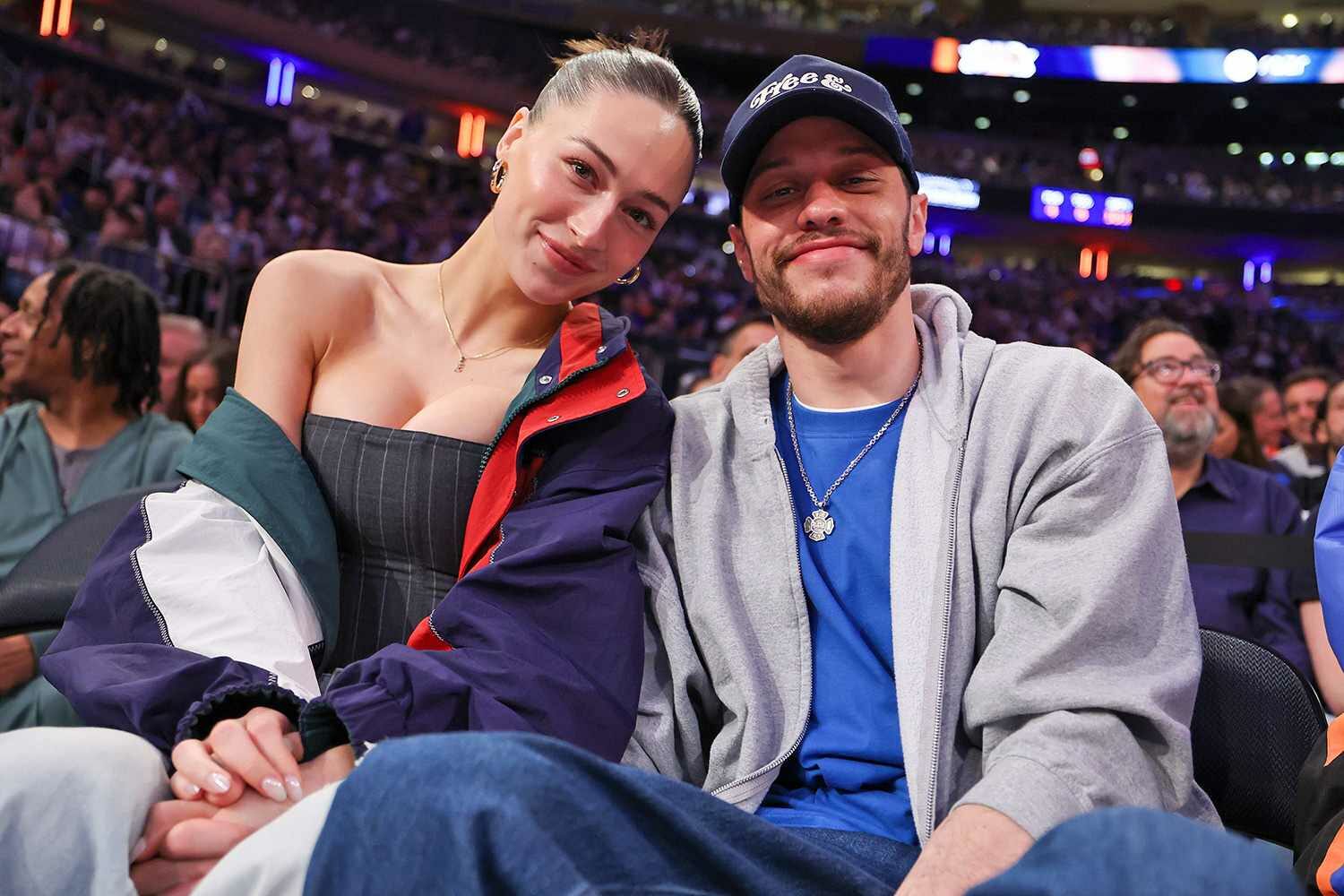 Pete Davidson és Elsie Hewitt babavárás és apás minivan együttműködés celebritas csalad babavaras apas minivan ebay együttműködés